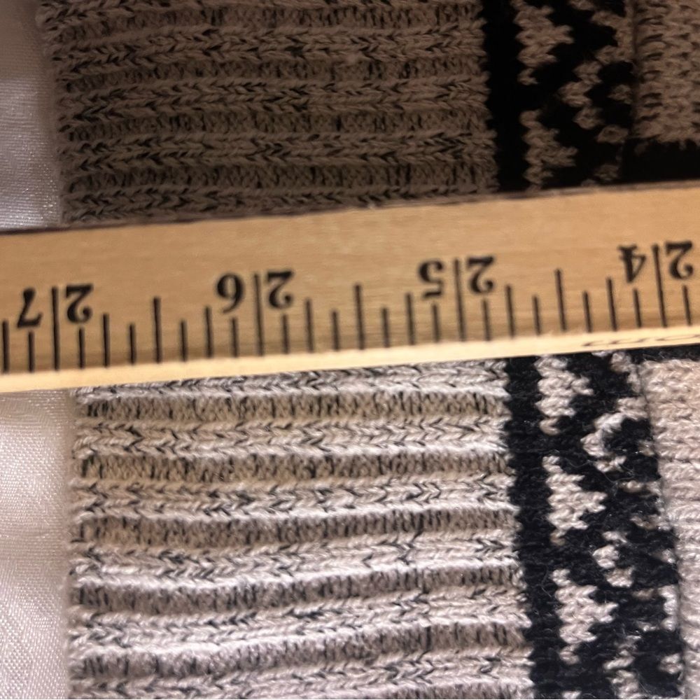 Deb Women's size Med Grey Patterned snowflake Cardigan Sweater - Picture 5 of 8